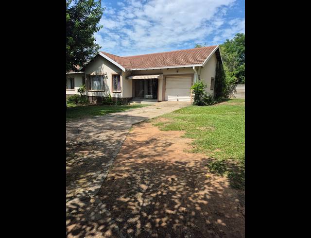 4 BEDROOM FREEHOLD FOR SALE IN PIONEER PARK